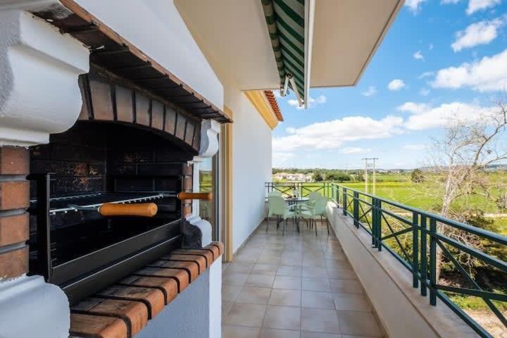 Apartment Alfarmar - Pool, Beach Only A Few Minutes Away Albufeira Exteriér fotografie